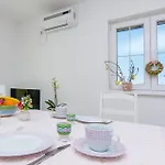 アパート One-bedroom In Pakoštane