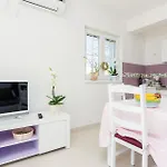 One-bedroom In アパート