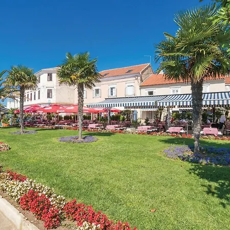1 Bedroom Gorgeous In Apartment *