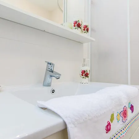 1 Bedroom Gorgeous In Pakostane