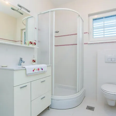 1 Bedroom Gorgeous In Apartment